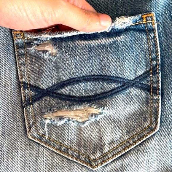 Abercrombie & Fitch • 00 • Waist 24 • Short Shorts - Picture 10 of 15